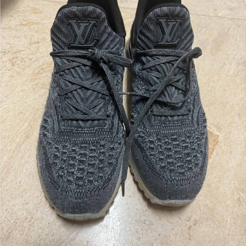 Louis Vuitton sneakers LV size l0